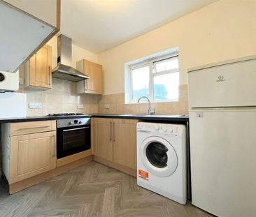 2 Bedroom Maisonette - Garden To Let - Photo 3