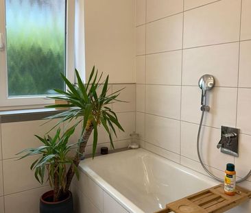 Moderne EG-Wohnung mit Garten und Küche - Photo 1