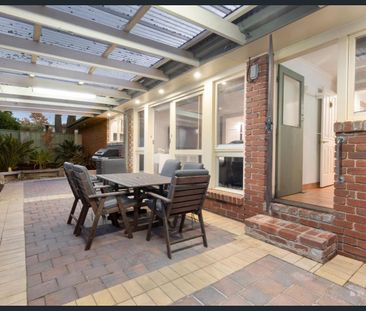 7 Chasta Crescent, Mitcham, Vic 3132 - Photo 1