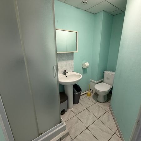 STUDIO MEUBLÉ PROCHE DE LA GARE - Photo 3