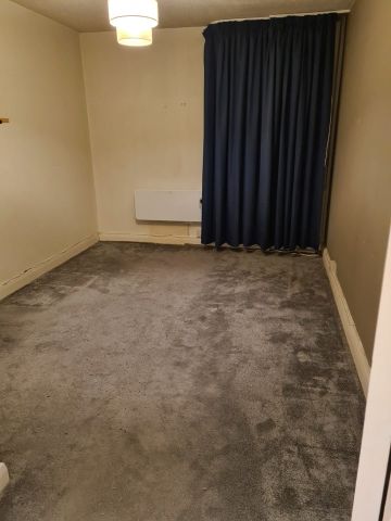 2 Bed Flat, Eagle Heights, SW11 - Photo 4