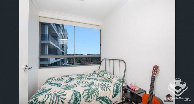 Fully Furnished 2-Bedroom Apartment - Photo 1