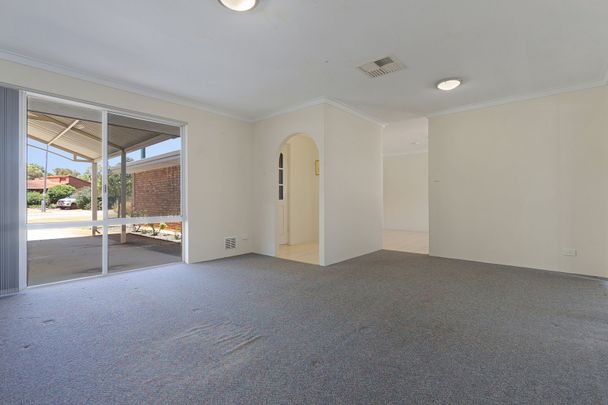 FAMILY HOME WITH A POOL! - Photo 1