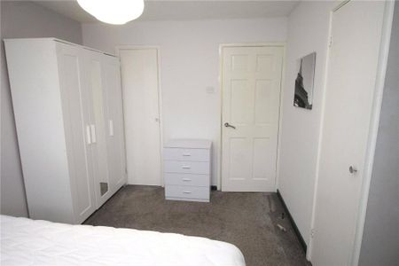 2 bedroom end of terrace house to rent - Photo 4