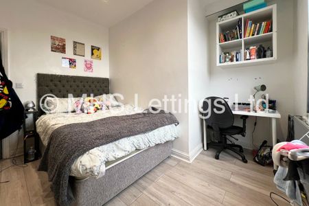 6 Bedroom Mid Terraced House for rent in Harold Terrace - Photo 4