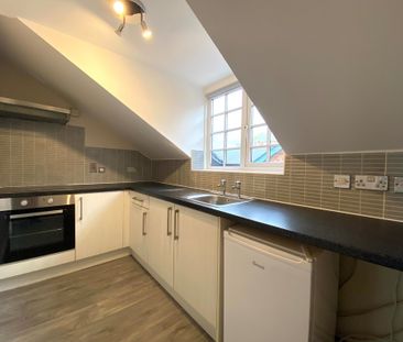 3 bed town house to rent in Friernhay Court, Exeter, EX4 - Photo 2