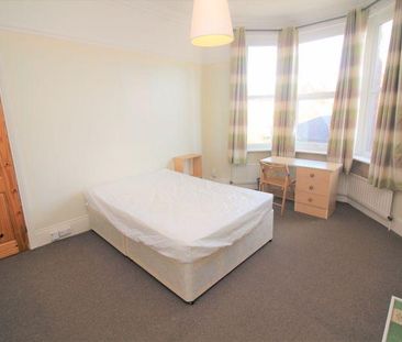 3 bedroom flat to rent - Photo 6