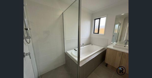 YOU DON'T WANT TO MISS THIS 4 BEDROOM FAMILY HOME!! - Photo 1