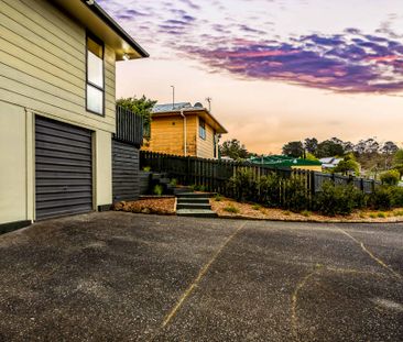 West Harbour 3 bed, 1 bath - Photo 5