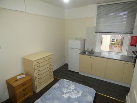 1 bed Studio Apartment - To Let - Photo 5