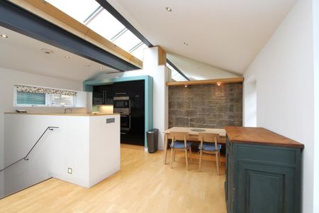 1 bedroom mews to rent - Photo 5
