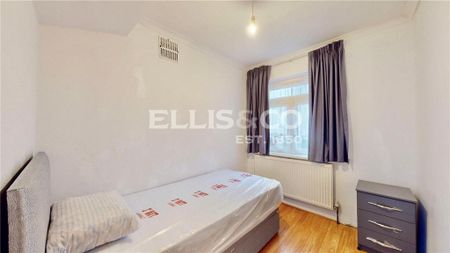 4 bedroom semi-detached house to rent - Photo 3