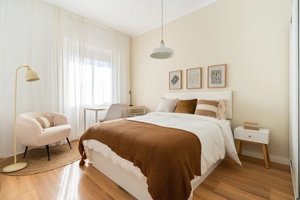 Carrer de Gaiarre, Barcelona, Catalonia 08014 - Photo 1