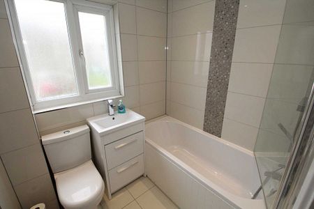 2 bed Maisonette for rent - Photo 2