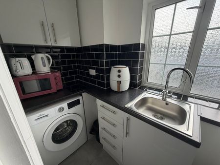 Studio Flat, Colindeep Gardens, NW4 - Photo 4