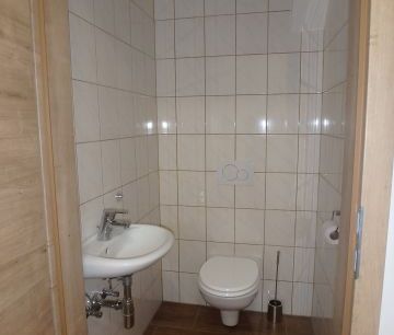 DACHGESCHOSSWOHNUNG MIT GEMEINSCHAFTSGARTEN IN AUSGEZEICHNETER WOHN... - Photo 2