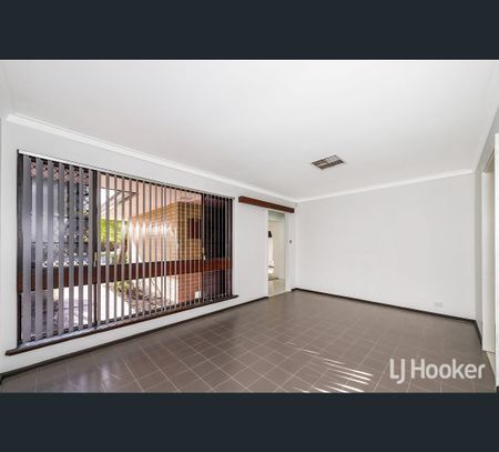12 Tomlinson Place, Armadale, WA 6112 - Photo 2