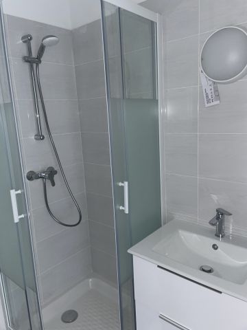 Location Appartement 2 pièces 25m² ST MAUR DES FOSSES 94210 - Photo 3