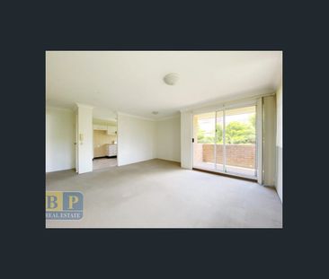 Renovated unit, Next to station and shops - Photo 2