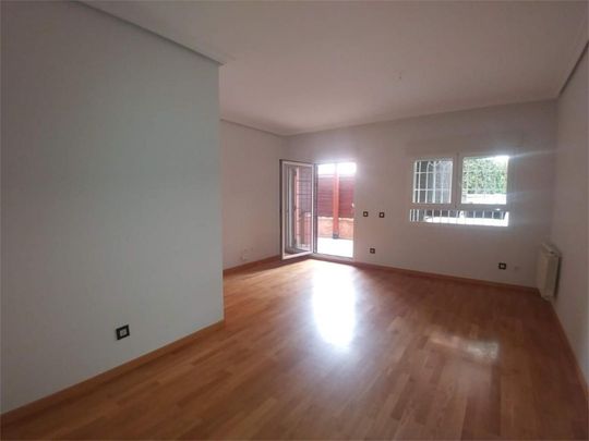 Piso de alquiler en Calle Murillo, 3, Prado de Somoaguas - Photo 1