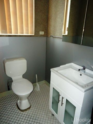 2 Bedroom Unit In Handy Location - Photo 5