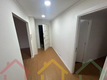 3 room luxury Flat for rent in Porto, Portugal - Photo 4