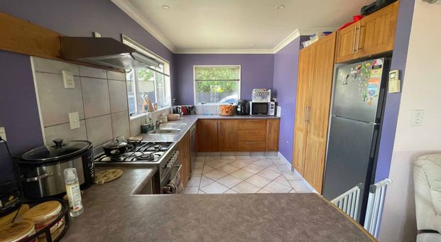 Charming 3-Bedroom Home in Onekawa - Photo 1