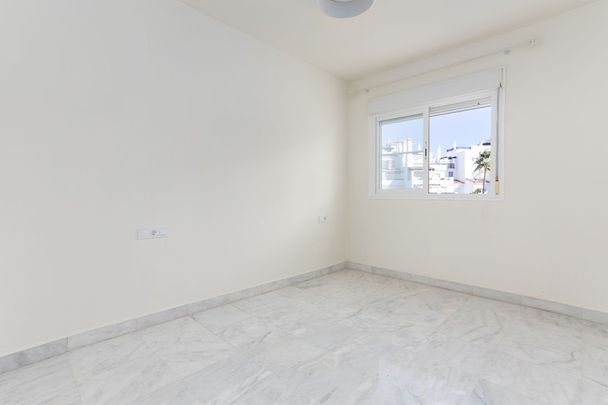 Apartment in San Pedro de Alcántara, Costa del Sol - Photo 1
