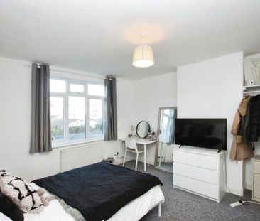 4 bedroom end of terrace house to rent - Photo 6