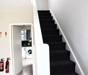 4 bedroom semi-detached house to rent - Photo 3