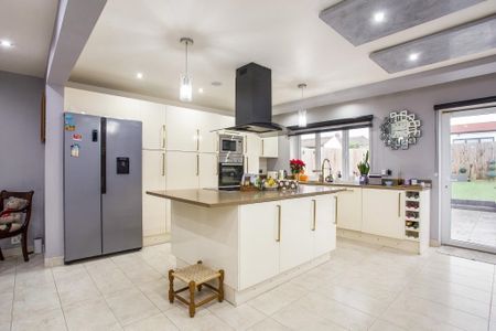4 bedroom detached house to rent - Photo 2
