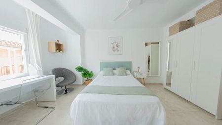 Room in a shared 4-bedroom apartment for rent in El Carme, all bills included - Photo 5