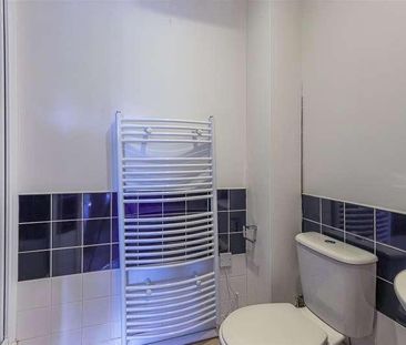 Central Court, Roath, CF24 - Photo 3