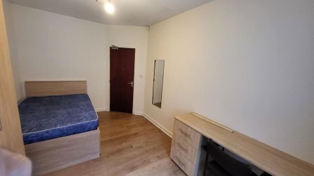 6 bedroom semi-detached house to rent - Photo 5