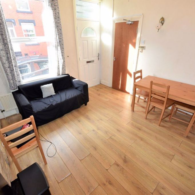 2 bedroom House in Hyde Park, Leeds - Photo 1