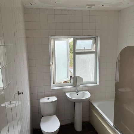 Room in a Shared House, Frant Road, CR7 - Photo 4