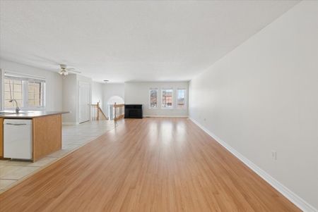 For Lease - 4 Smith Street, Bradford West Gwillimbury, Ontario - Photo 2