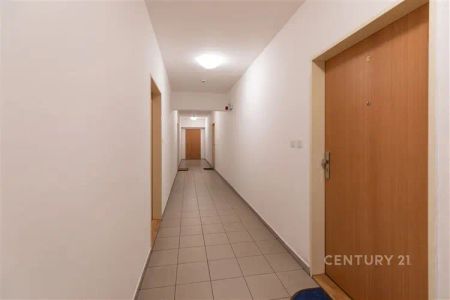 Pronájem bytu 1+kk, 37 m - Fotografie 2