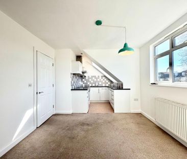 1 bed flat to rent in The Drive, Edgware, HA8 - Photo 1