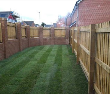 3 bedroom semi-detached house to rent - Photo 2