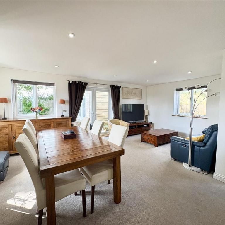 3 bedroom detached house to rent - Photo 1