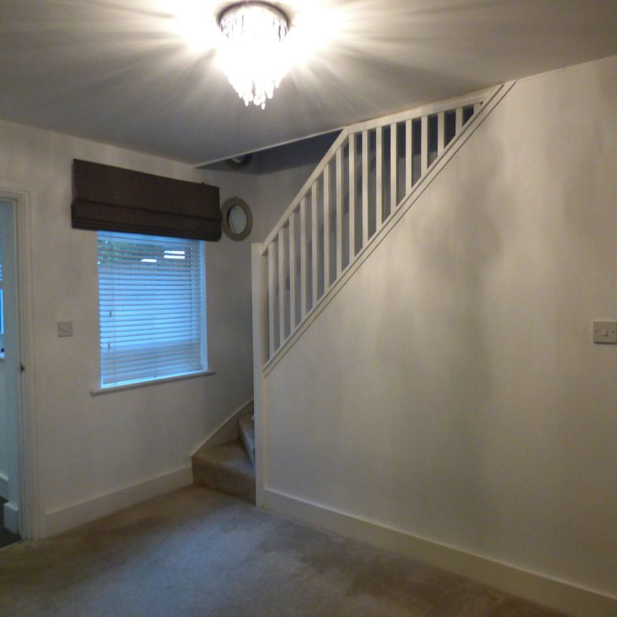 Terraced House to rent on - Photo 1