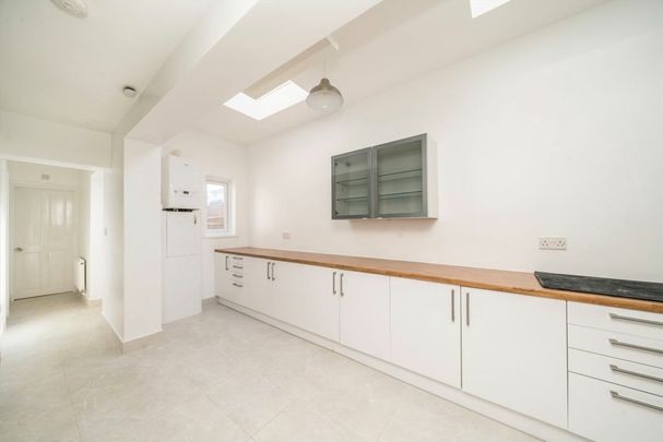 Lyndhurst Way, SE15, London - Photo 1