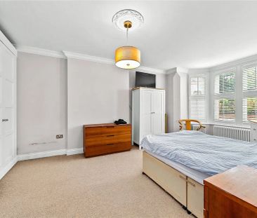 3 bedroom flat in Richmond - Photo 1