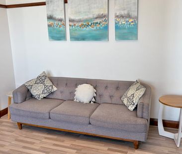 A Fully Furnished and well-presented renovated double brick home - Photo 1