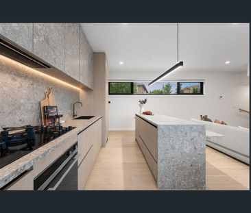 Brand New Low Maintenance Luxury Home - Ideal for Young Professionals - Photo 6