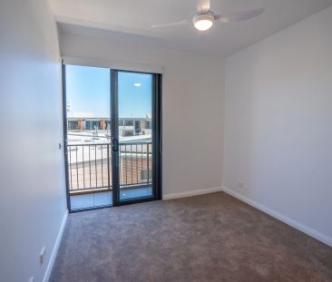 212/70 Hanbury Street - Photo 3