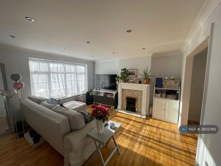 3 bedroom semi-detached house to rent - Photo 2