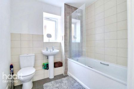 1 bedroom in a flat share to rent - Photo 4