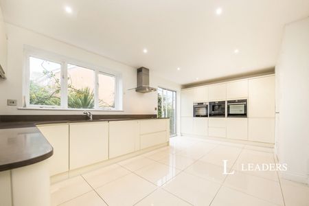 4 bedroom house to rent Kentwell Close, Rushmere St. Andrew, Ipswich, Suffolk, IP4 - Photo 5